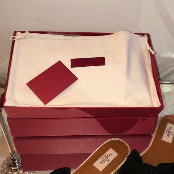 ❤️SOLD❤️Authentic Valentino Slides - Picture 6 of 8